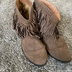 Qupuid tan Suede ankle fringe booties